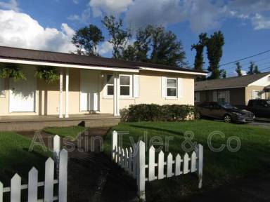 Main picture of 2998A Smith St