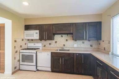 Main picture of 760 E Whispering Oaks Dr