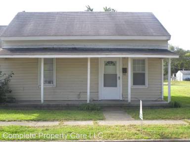 Main picture of 1215 E 13th St