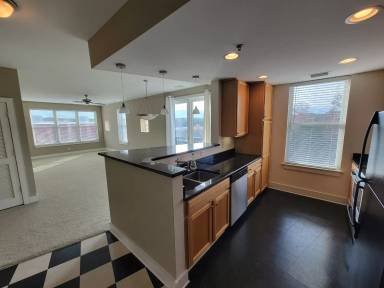 Main picture of 610 Market St