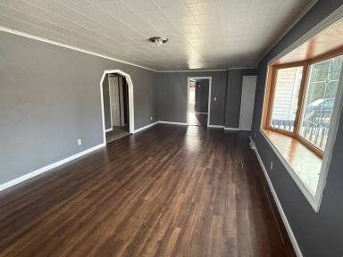 Main picture of 6 Maple Ct