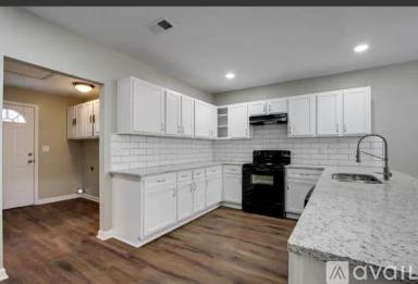 Main picture of 3248 Lyndale Ave