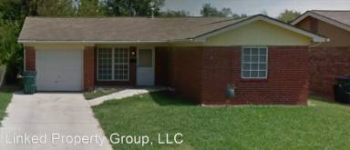 Main picture of 2011 N Quincy Ave