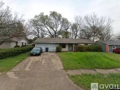 Main picture of 821 Ivywood Dr