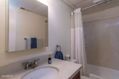 Main picture of 24 Pearl St
