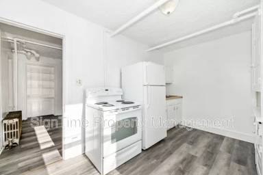 Main picture of 220 Summit Ave