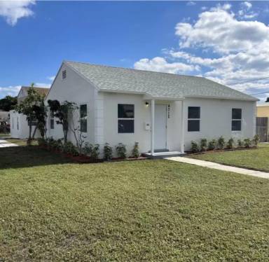 Main picture of 4312 Pinewood Ave
