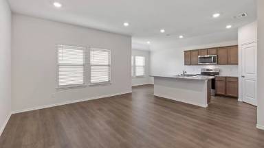 Main picture of 2404 Montgomery St