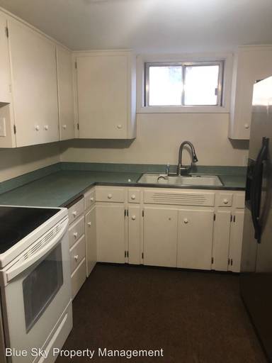 Main picture of 215 E 3rd S