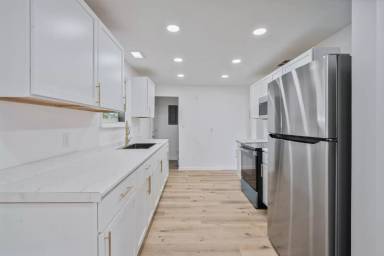 Main picture of 3706 S Park Rd