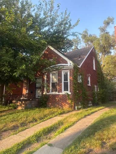 Main picture of 15738 Sorrento St