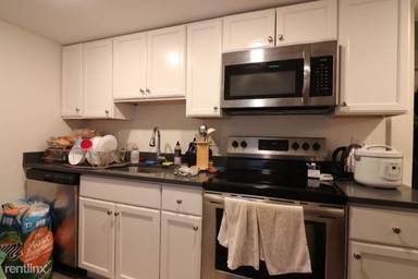 Main picture of 1871 Beacon St