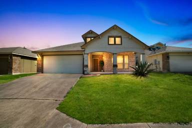 Main picture of 15100 Parrish Ln