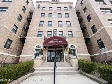 Main picture of 1700 Webb St