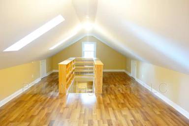 Main picture of 8409 Greenwood Ave