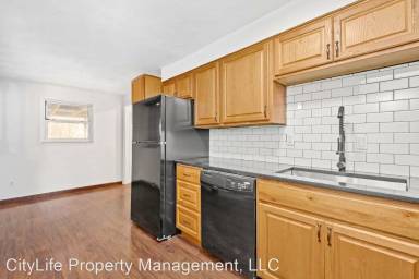 Main picture of 198 Colonial Village Dr