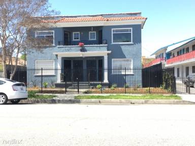 Main picture of 2625 S La Salle Ave