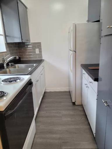 Main picture of 3516 Russell Blvd