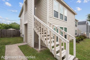 Main picture of 405 Manuel Dr