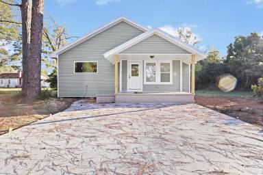Main picture of 147 Old Screven Rd