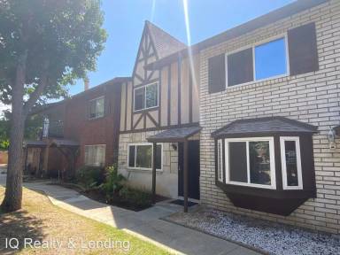 Main picture of 749 S Mollison Ave