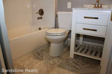 Main picture of 1561 Warren Rd