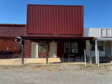 Main picture of 104 W Main St