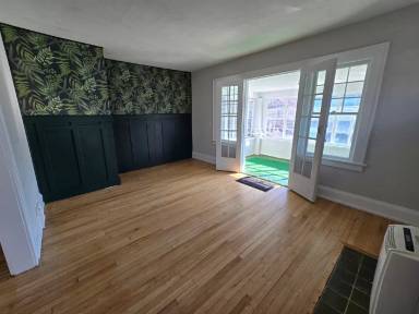 Main picture of 1062 W 6th St