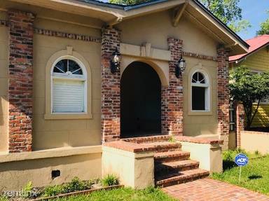 Main picture of 909 E 40th St