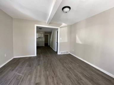 Main picture of 207 S 2nd St