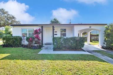 Main picture of Fletcher Court Hollywood