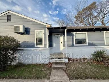 Main picture of 2915 E Easton St