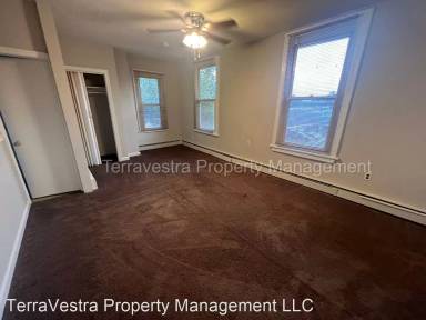 Main picture of 20 E 3rd Ave