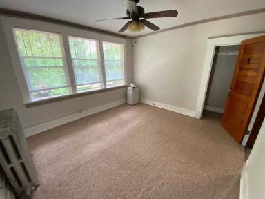 Main picture of 2506 W Woodlawn Ave