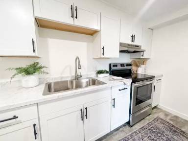Main picture of 410 W Maple St