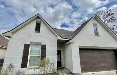 Main picture of 112 Lake Breeze Dr