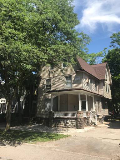Main picture of 335 E Jefferson St