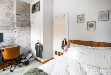 Main picture of 250 E 3rd St