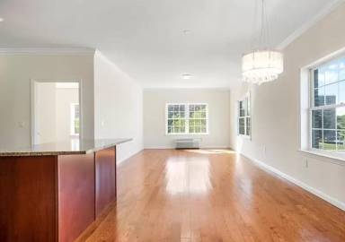 Main picture of 32 Burling Ln