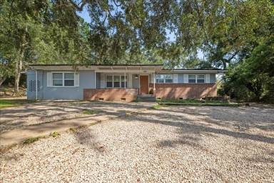 Main picture of 1856 Honeysuckle Dr