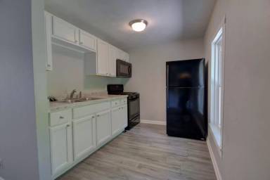 Main picture of 516 W 10 1/2 St