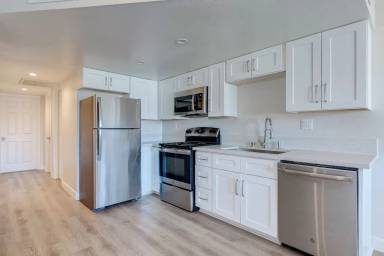 Main picture of 471 Jefferson Blvd