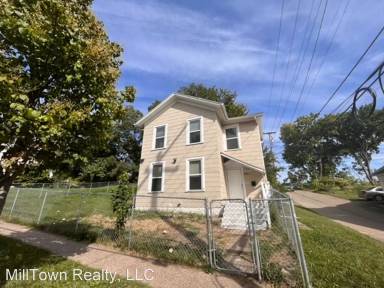 Main picture of 621 Pershing Ave