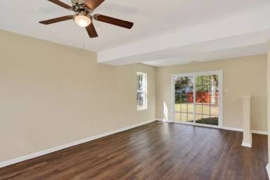 Main picture of 713 Emerald Ct