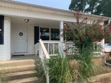 Main picture of 121 N Jackson St