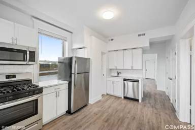 Main picture of 2331 W Superior St