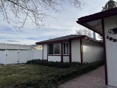 Main picture of 1855 King Edward Dr