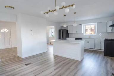 Main picture of 448 Eureka St