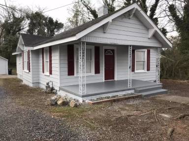 Main picture of 302 Kingston Ave NE