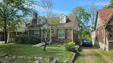 Main picture of 2612 Woodlawn Dr